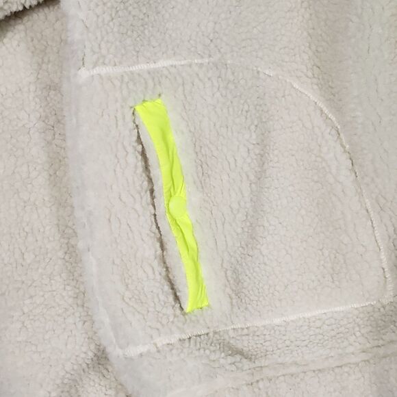 Old Navy Cozy Sherpa Snap-Front Flurry Crop Jacket Size Large - Picture 6 of 9